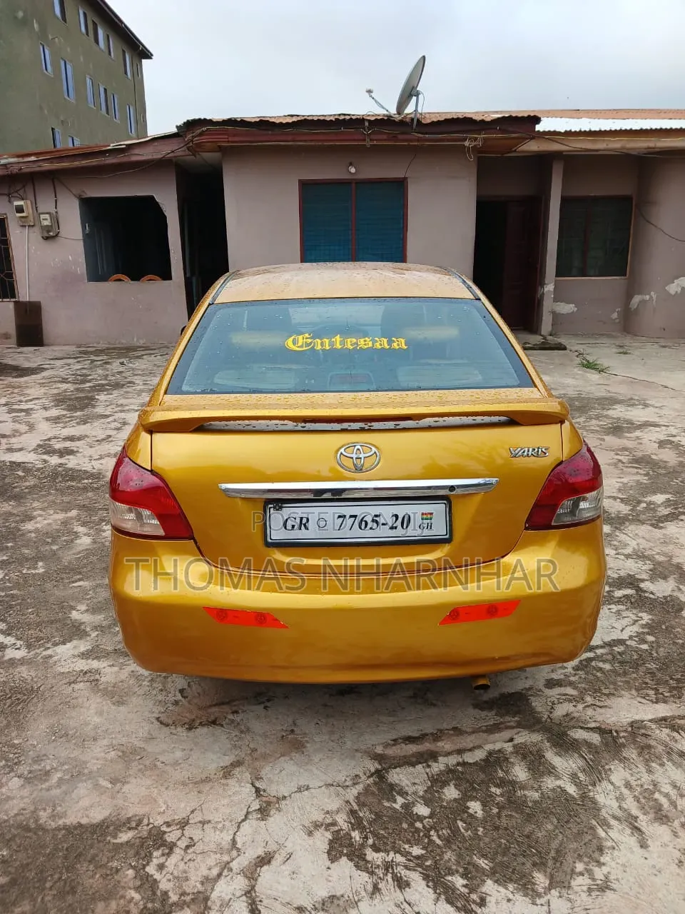 Toyota Yaris Base Sedan 4dr 2010 Gold
