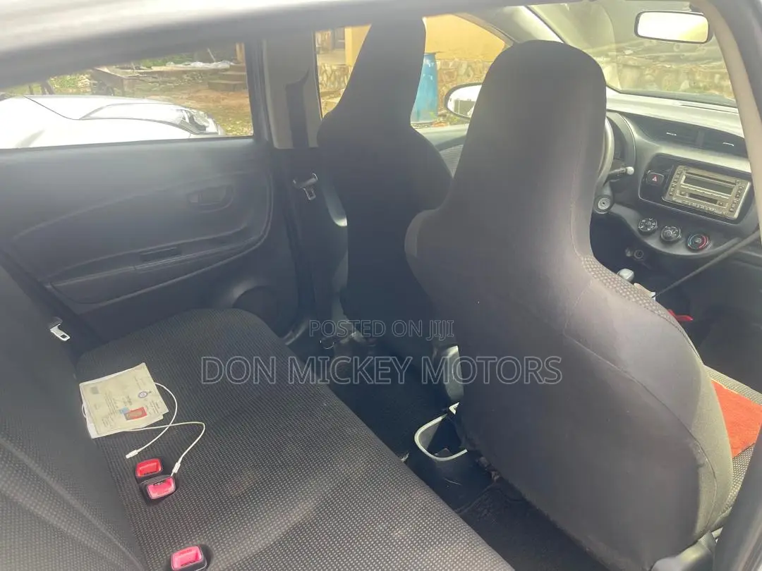 Toyota Vitz 1.3 FWD 5dr 2014 Silver