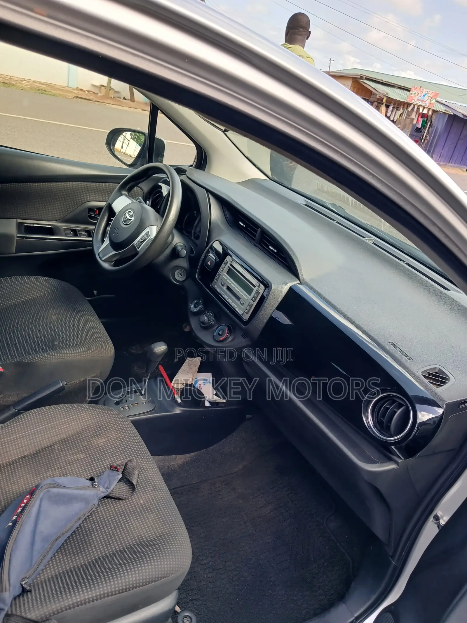 Toyota Vitz 1.3 FWD 5dr 2014 Silver