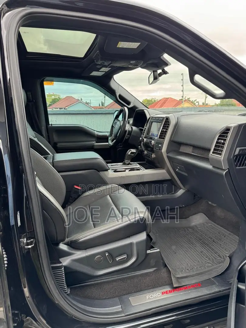 Ford F-150 Raptor 4x4 SuperCrew Cab Styleside 5.5 ft. box 145 in. WB