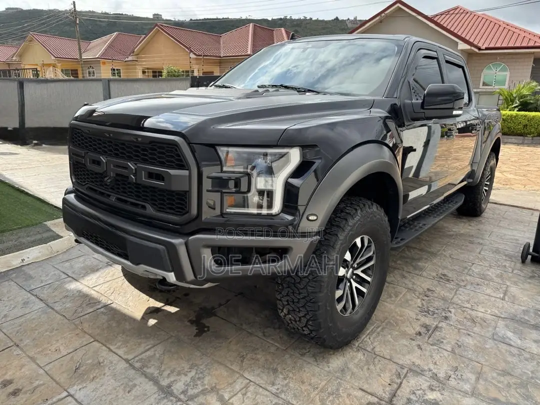 Ford F-150 Raptor 4x4 SuperCrew Cab Styleside 5.5 ft. box 145 in. WB
