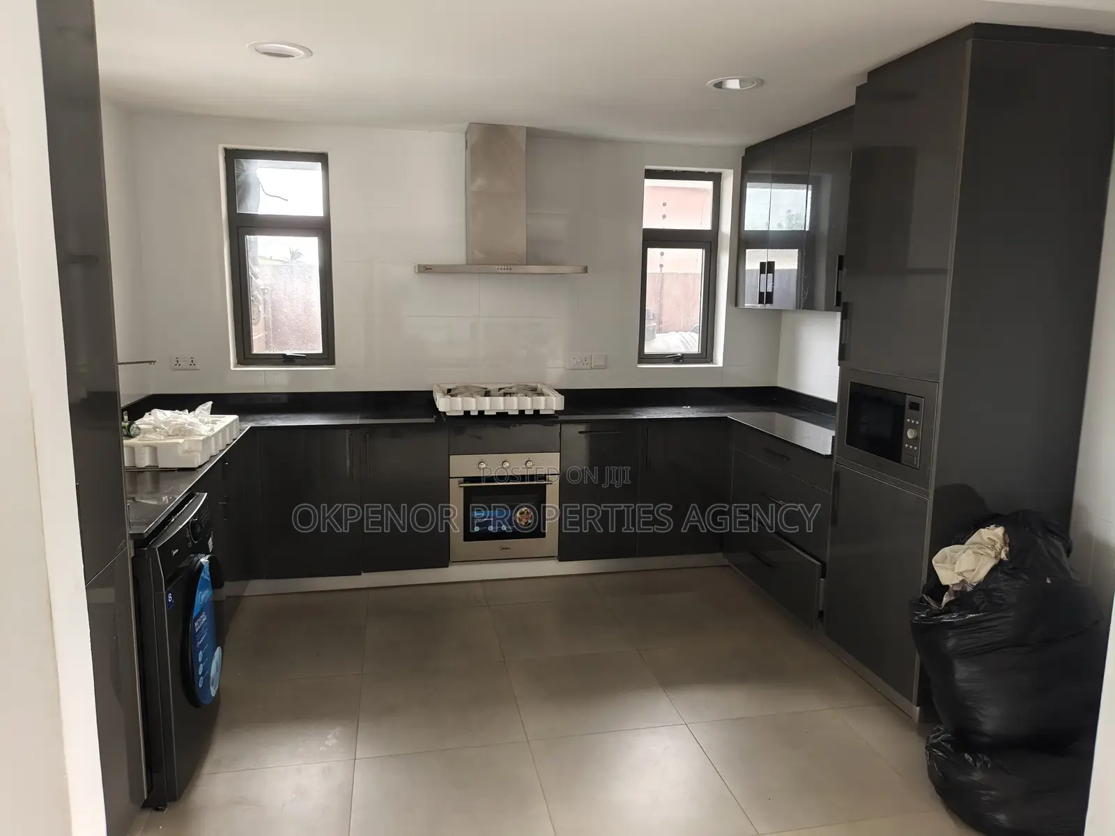 Furnished 3bdrm Duplex in South La, Accra Metropolitan for sale