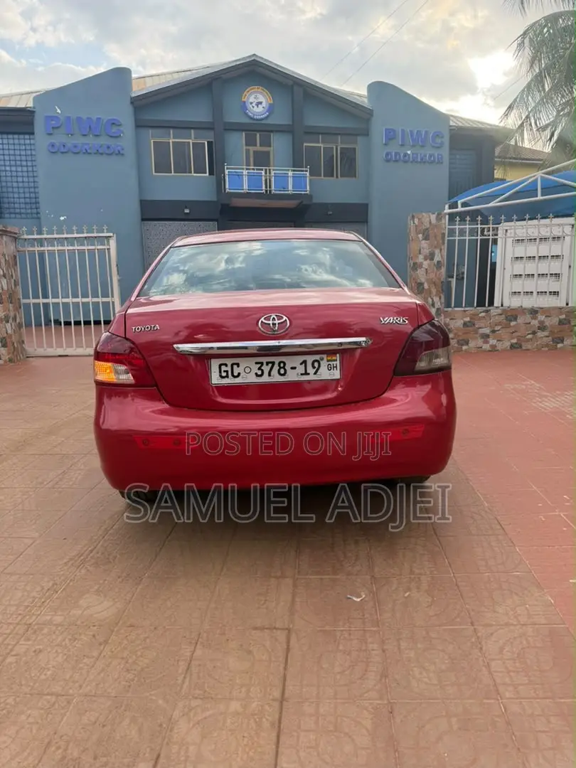 Toyota Yaris 2010 Red