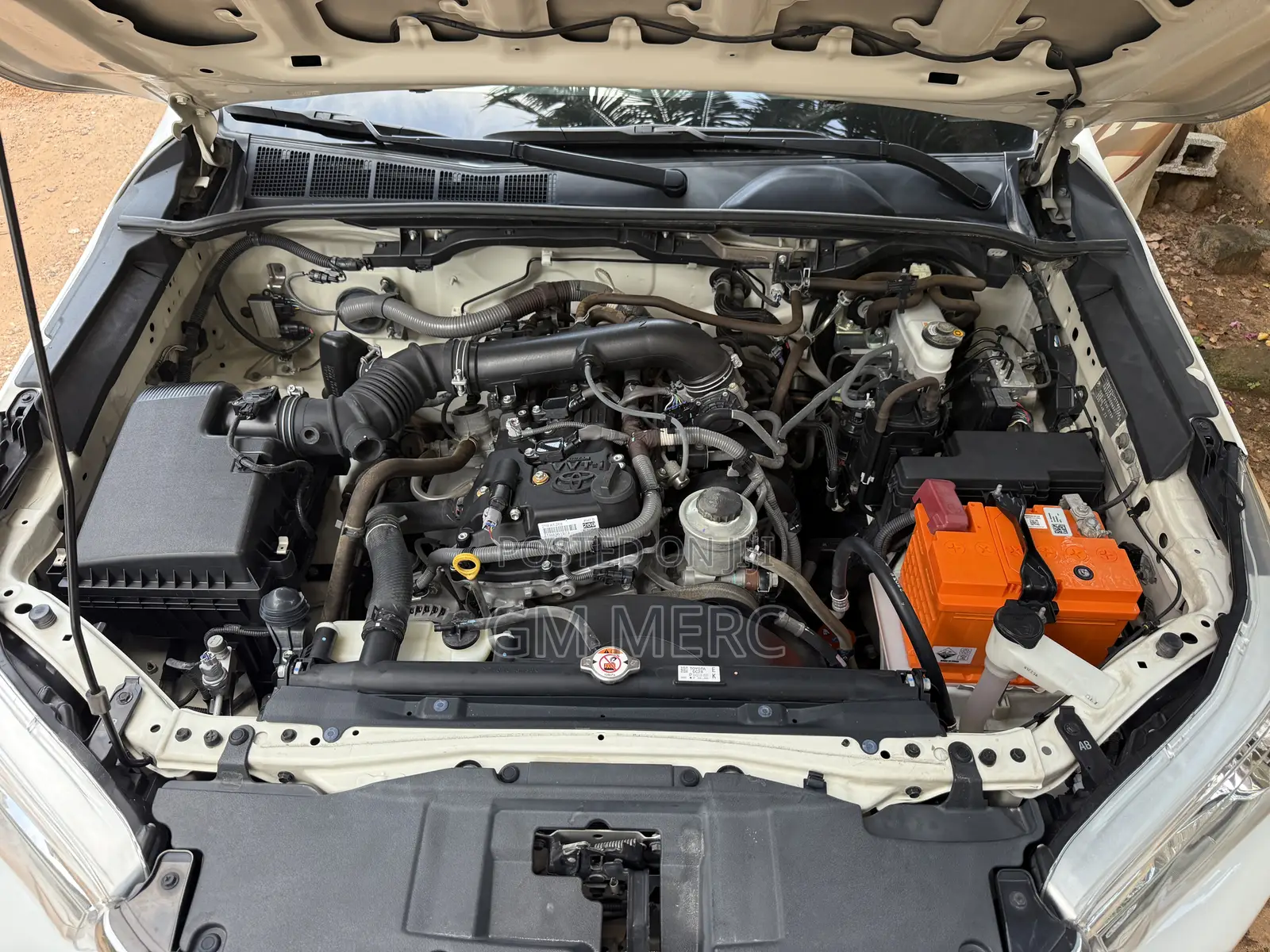 Toyota Hilux 2022 White