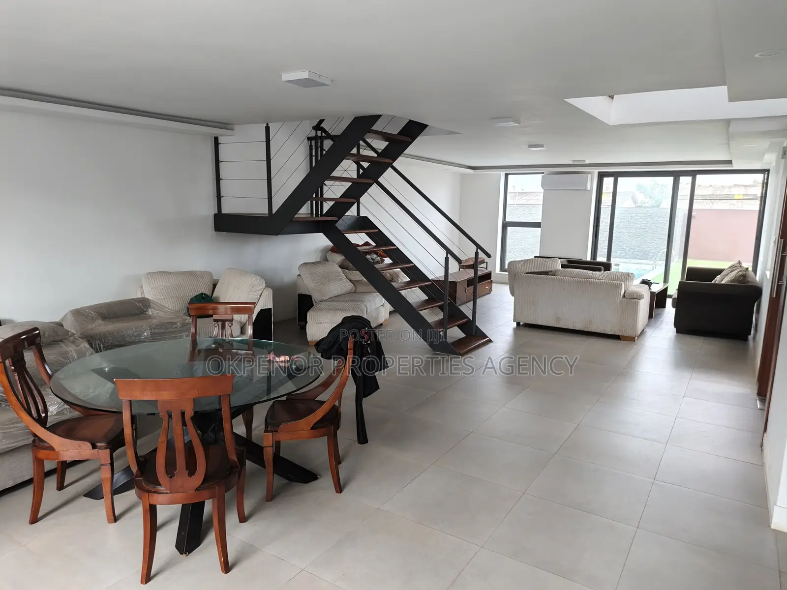 3bdrm House in Opposite Labone Road, Accra Metropolitan for sale