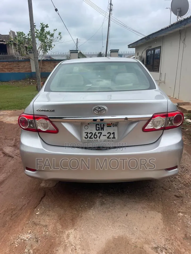 Toyota Corolla LE Special Edition 4dr Sedan (1.8L 4cyl 4A) 2013 Silver