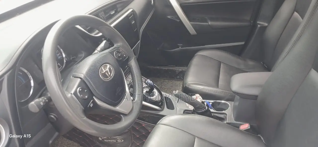 Toyota Corolla Hybrid 2023 White