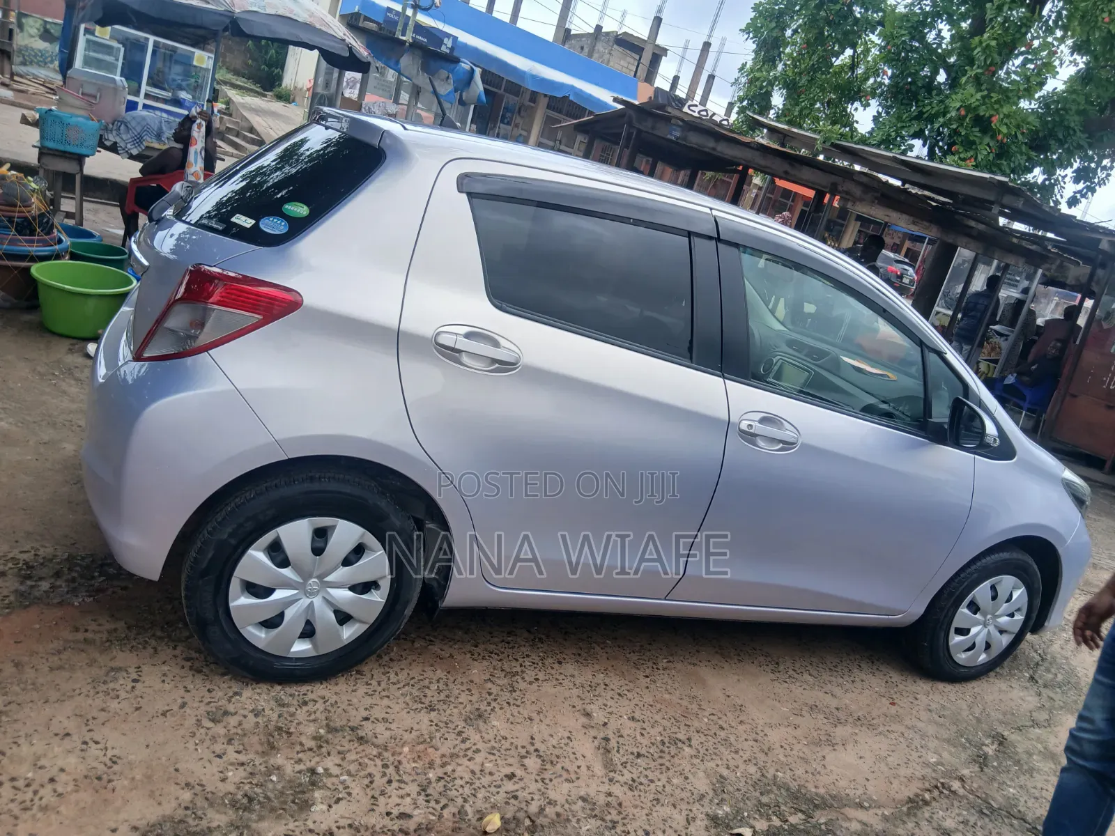 Toyota Vitz 2013 Silver