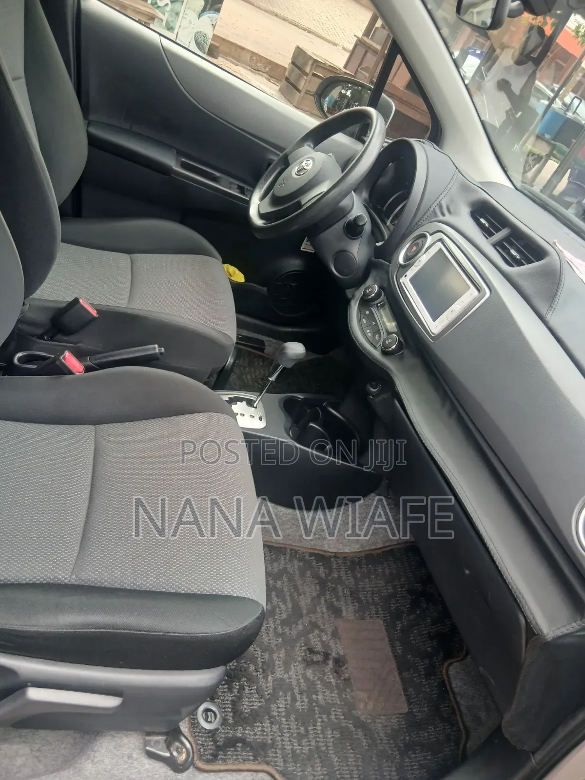 Toyota Vitz 2013 Silver
