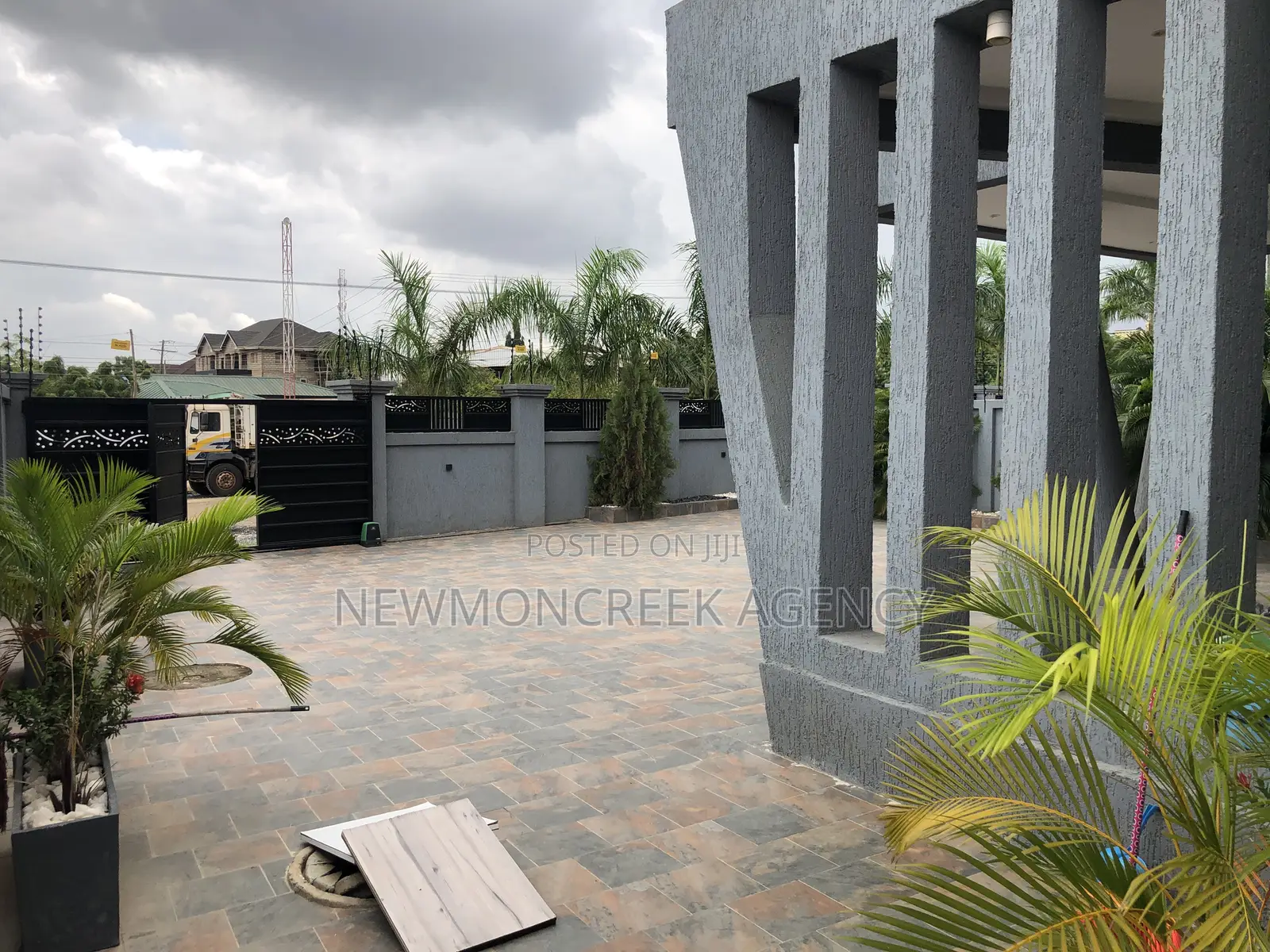 4bdrm Duplex in East Legon Hills, Accra Metropolitan for sale