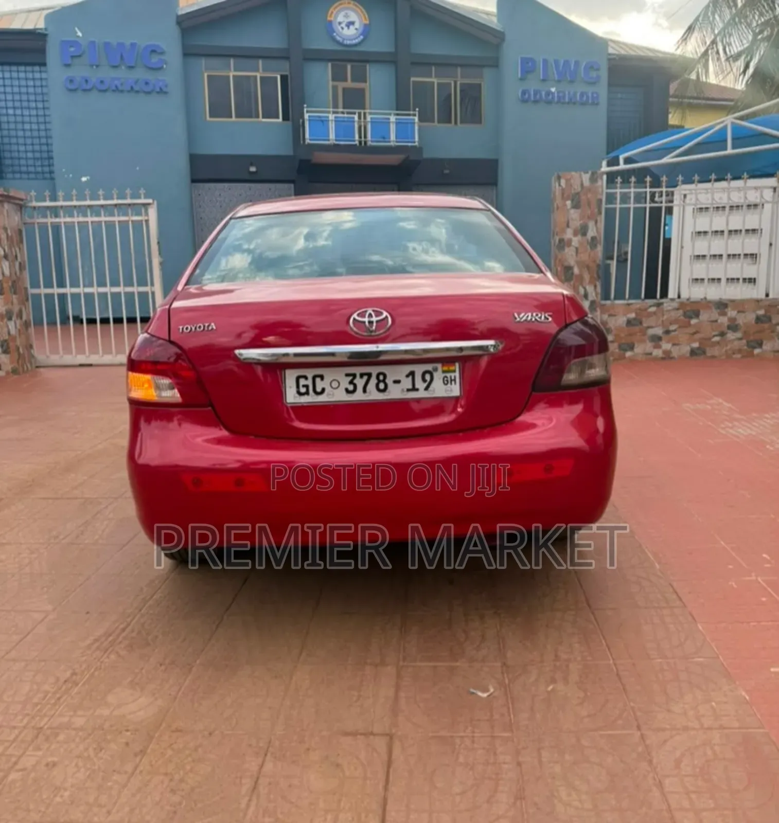 Toyota Yaris Base Sedan 4dr 2010 Red