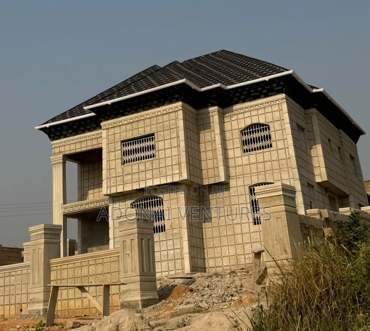 5bdrm House in New Aduapong, Kumasi Metropolitan for sale