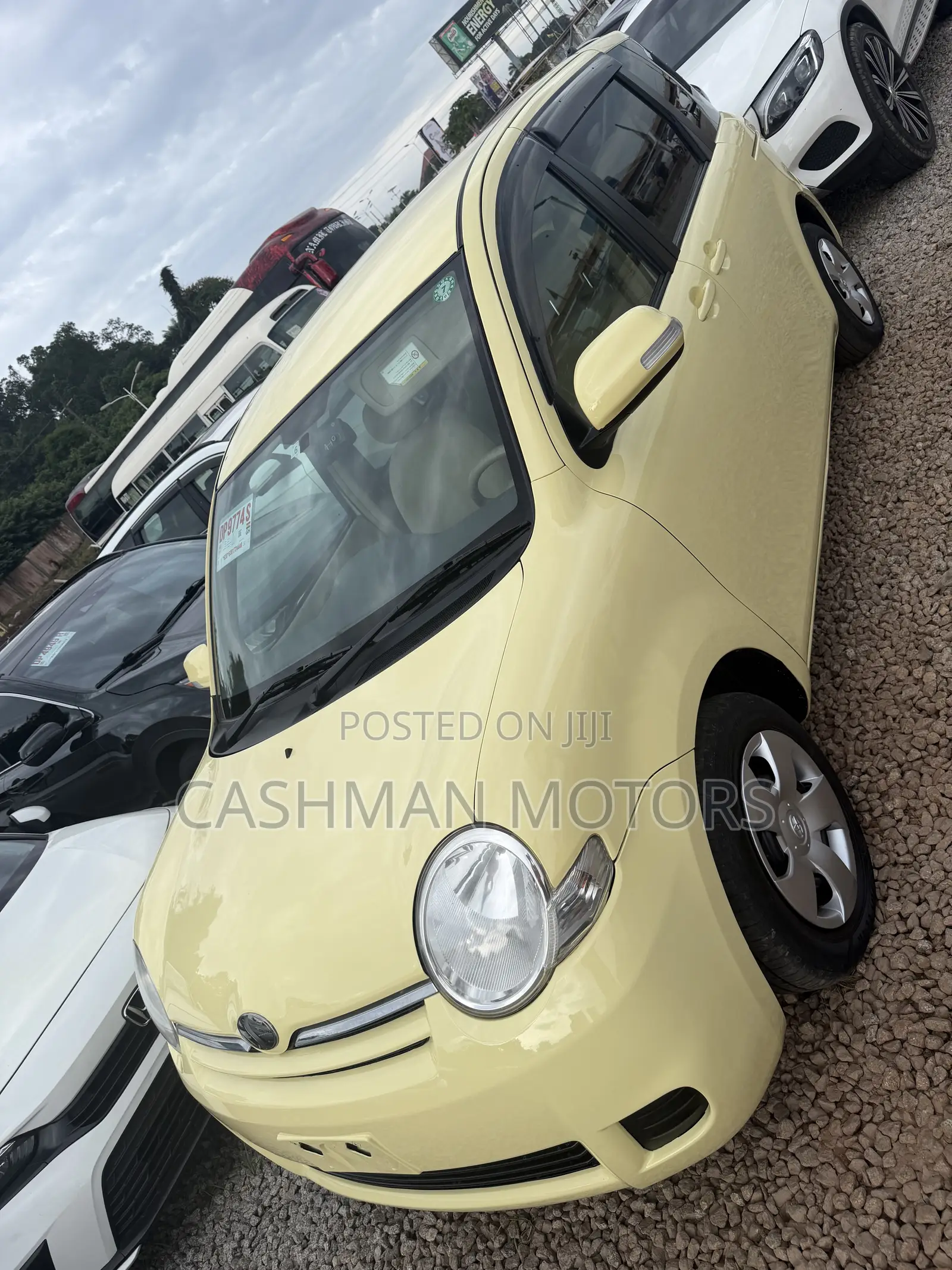 Toyota Sienta 1.5 AWD 2010 Yellow