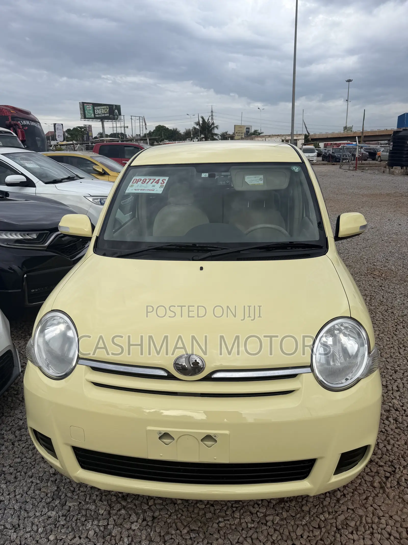 Toyota Sienta 1.5 AWD 2010 Yellow