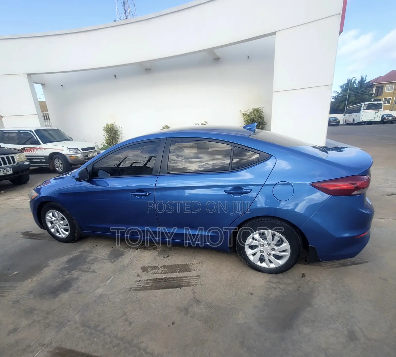 Hyundai Elantra Limited Sedan FWD (2.0L 4cyl 6A) 2017 Blue
