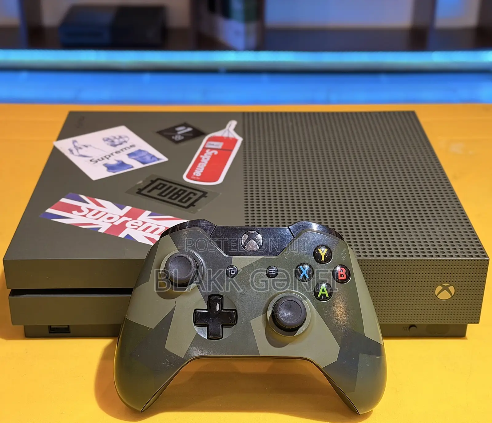 Xbox One S Army Console + 1 Controller