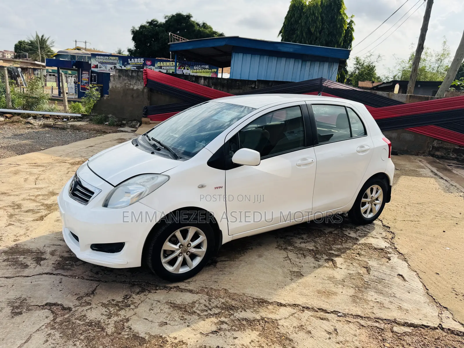 Toyota Yaris LE Hatchback 5dr 2013 White