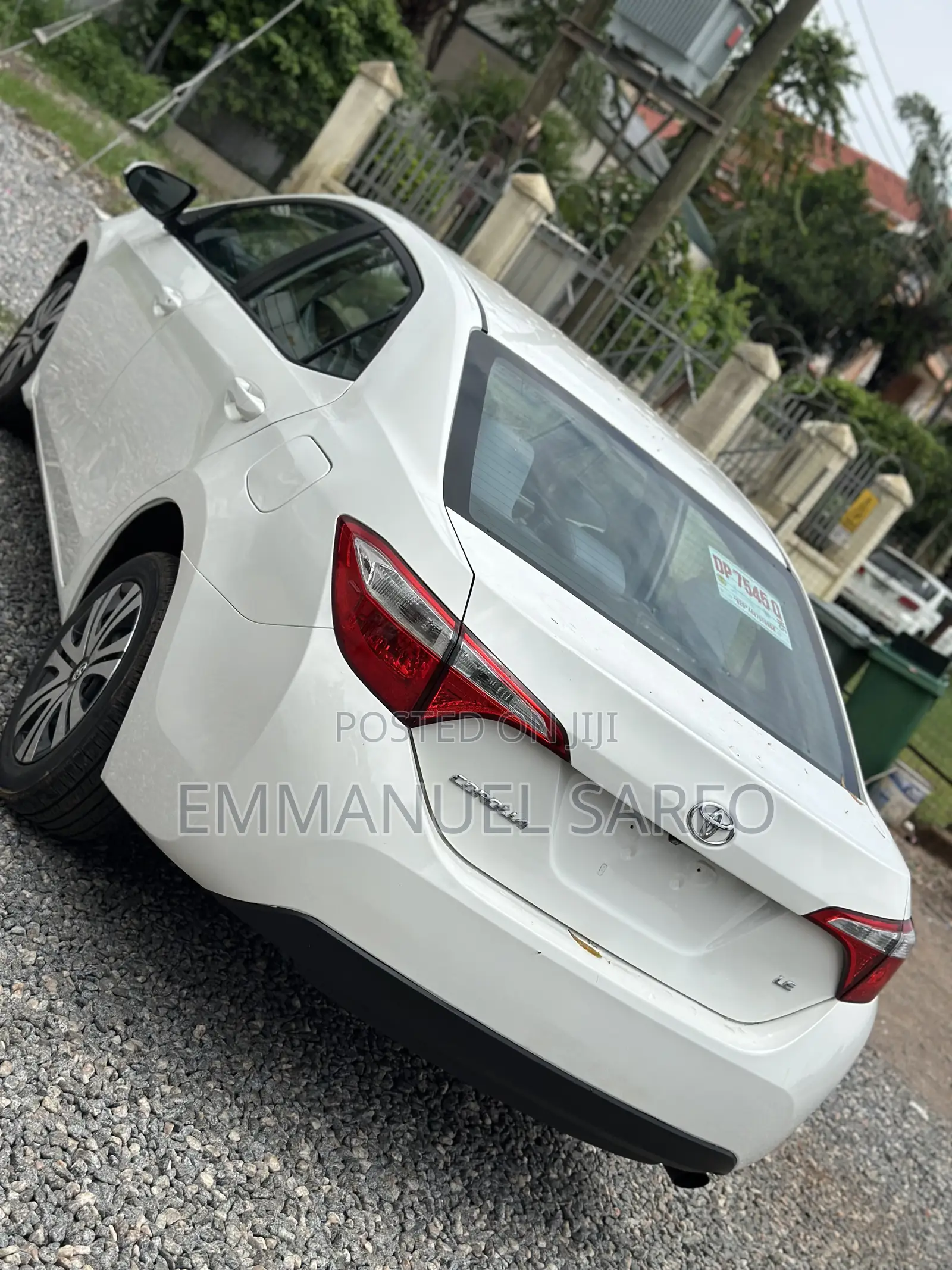 Toyota Corolla LE 4dr Sedan (1.8L 4cyl CVT) 2016 White