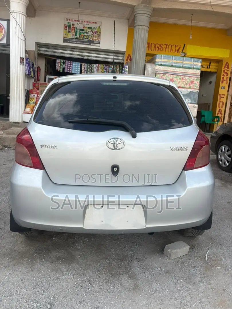Toyota Yaris 2010 Silver