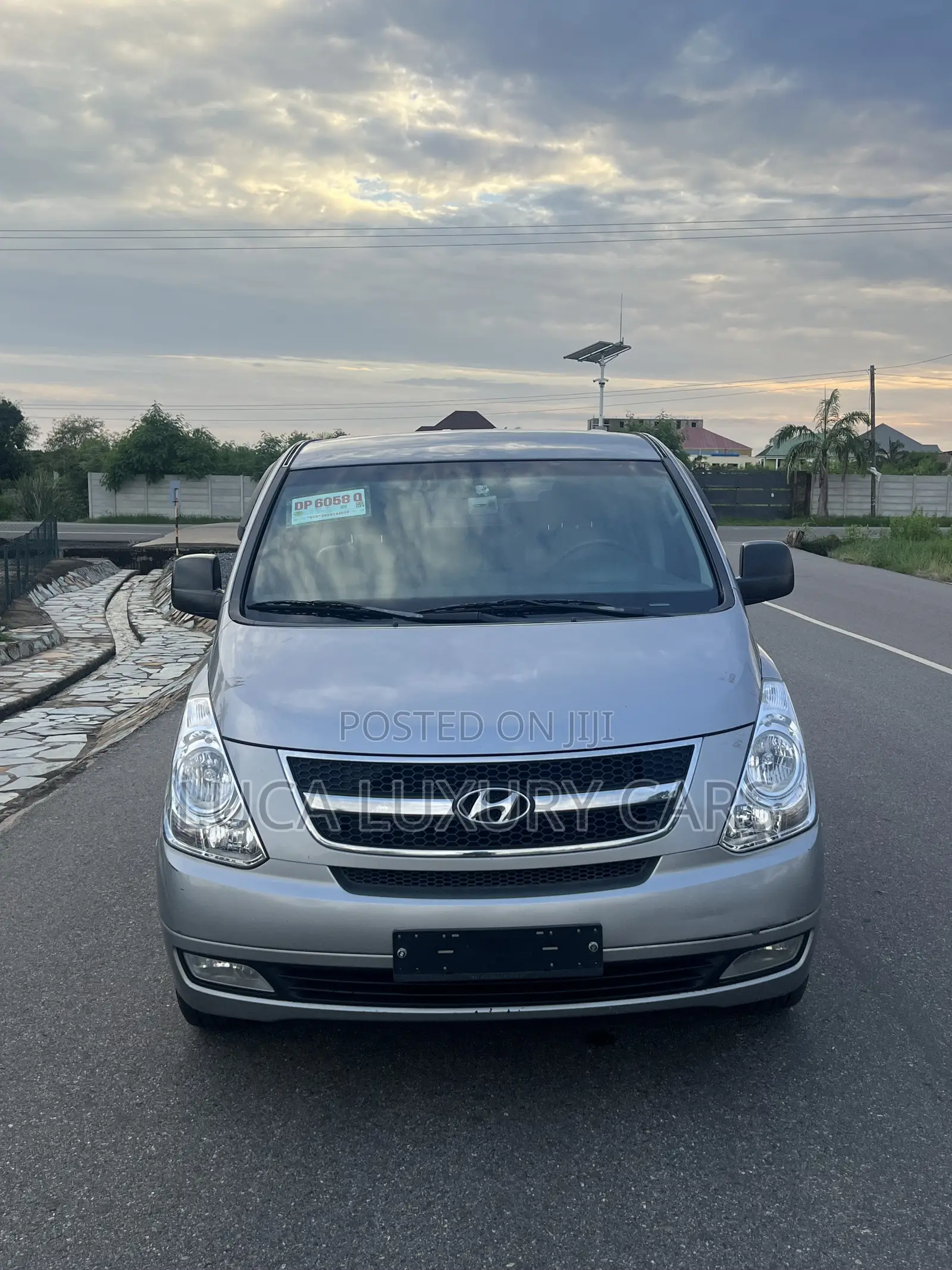 Hyundai Staria 2022 Silver