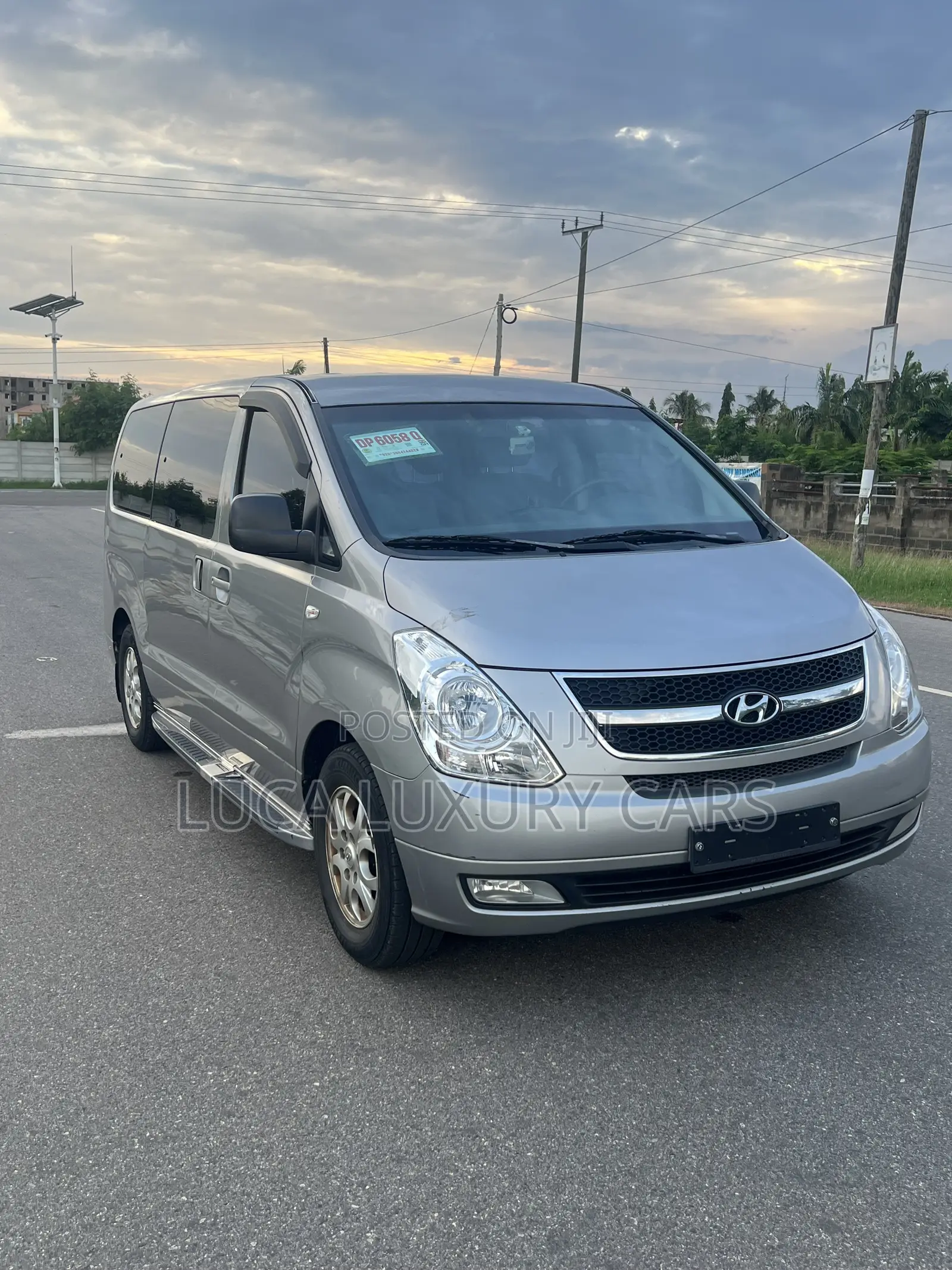 Hyundai Staria 2022 Silver