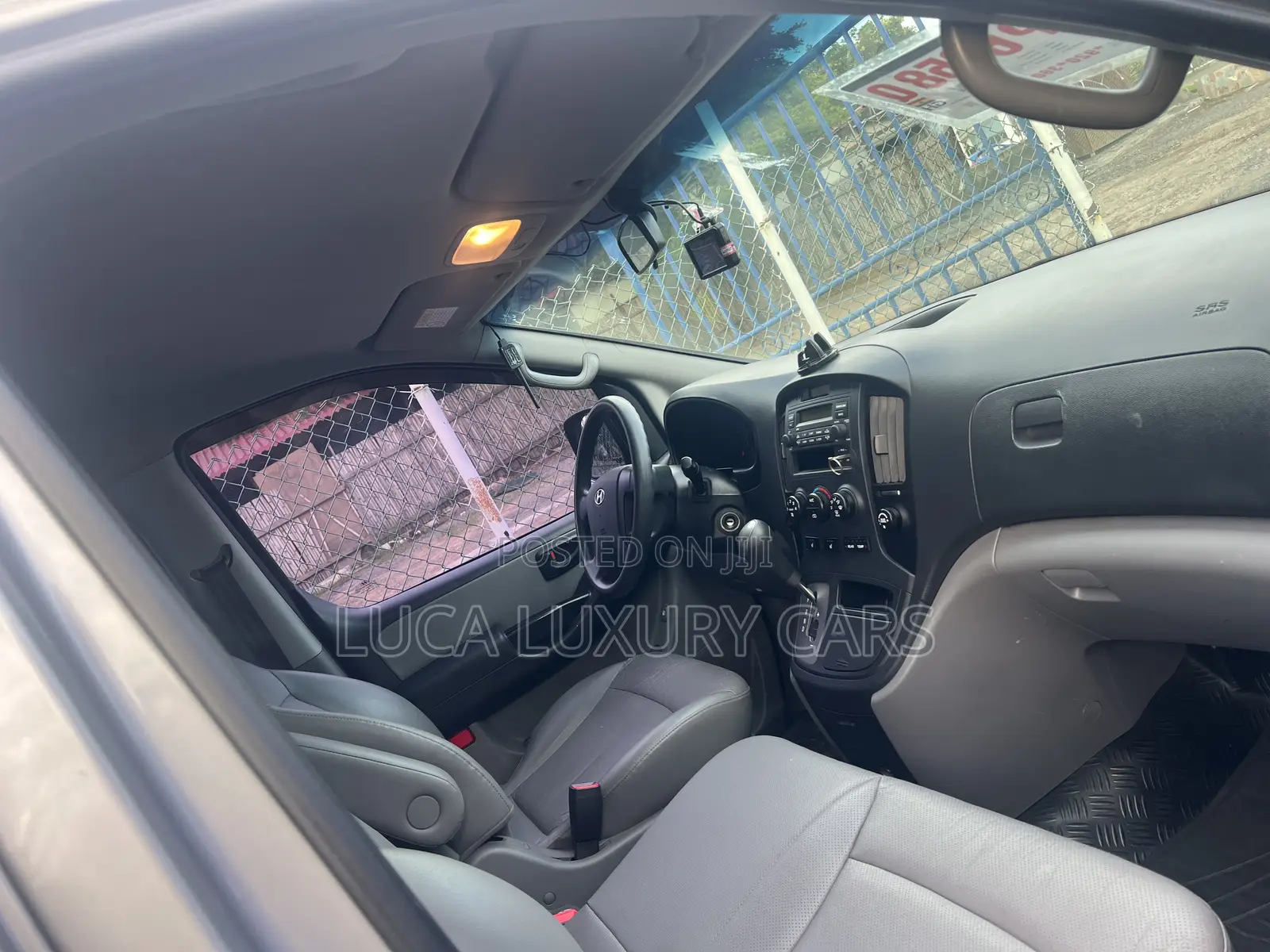 Hyundai Staria 2022 Silver