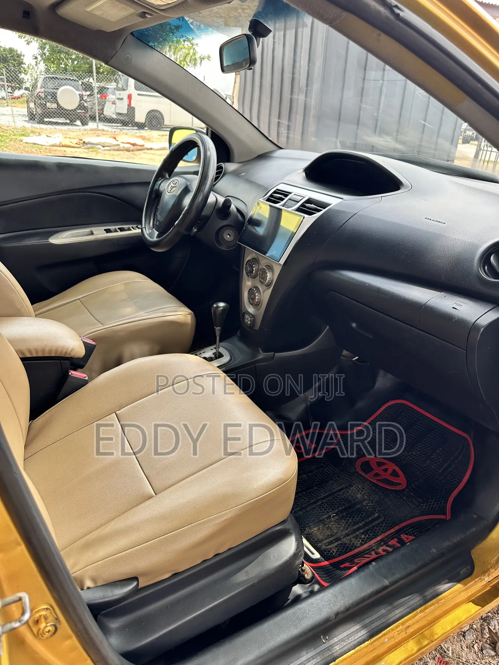 Toyota Yaris 2010 Gold