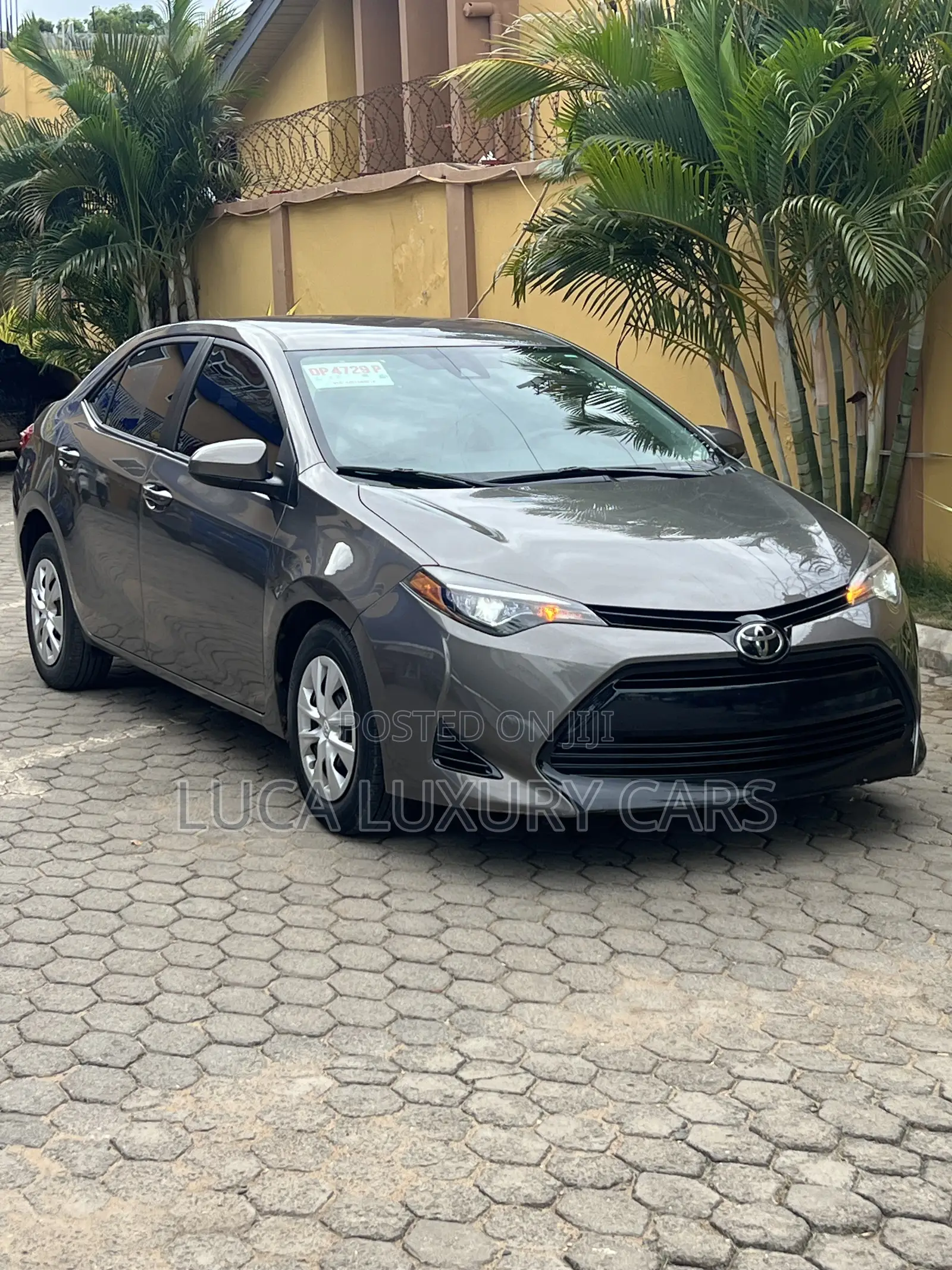 Toyota Corolla 2017 Brown