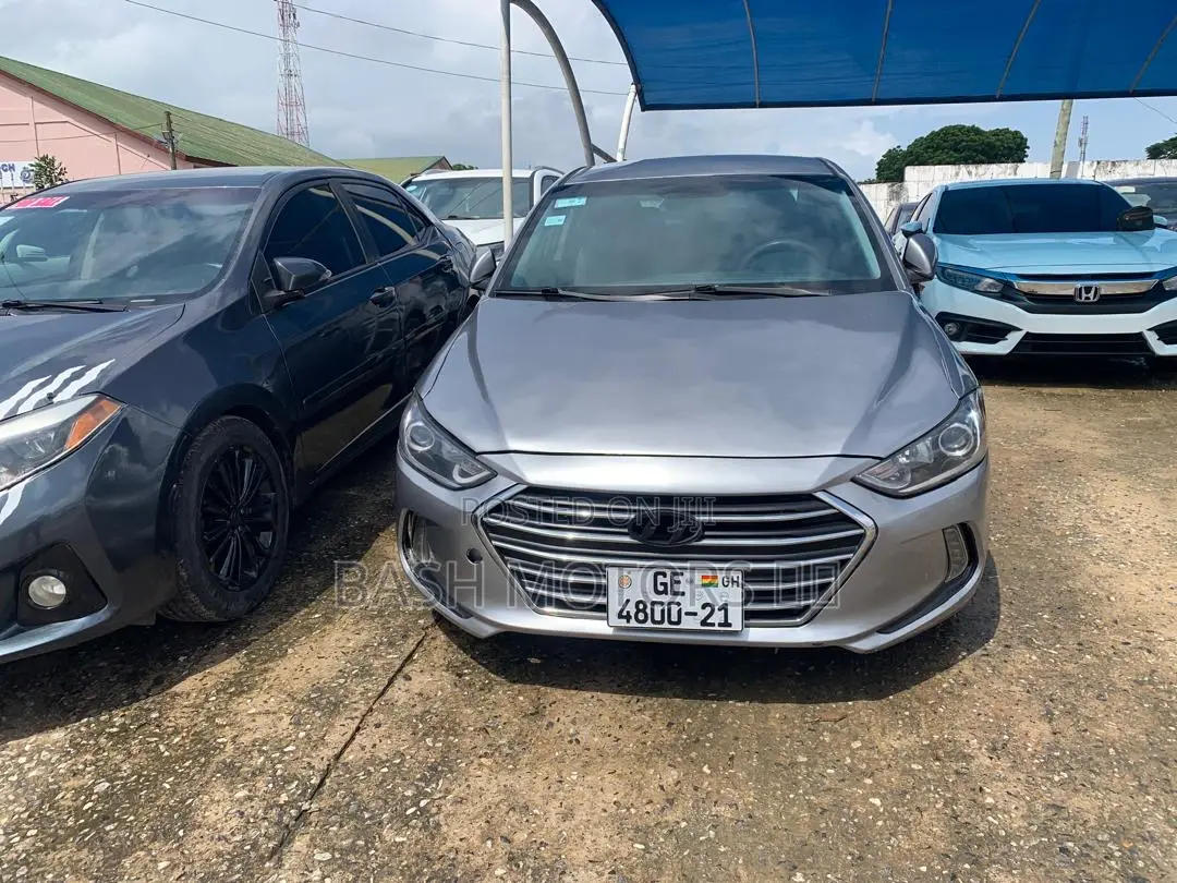 Hyundai Elantra SE Sedan FWD (2.0L 4cyl 6M) 2017 Silver