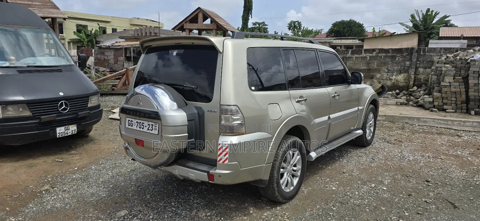 Mitsubishi Pajero V90 3.8 V6 GLS/GLX 2015 Gold