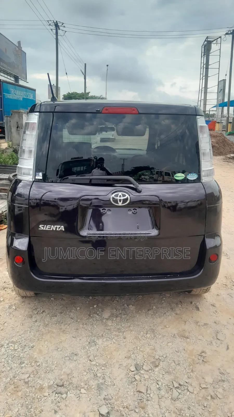 Toyota Sienta 1.5 FWD 2015 Maroon