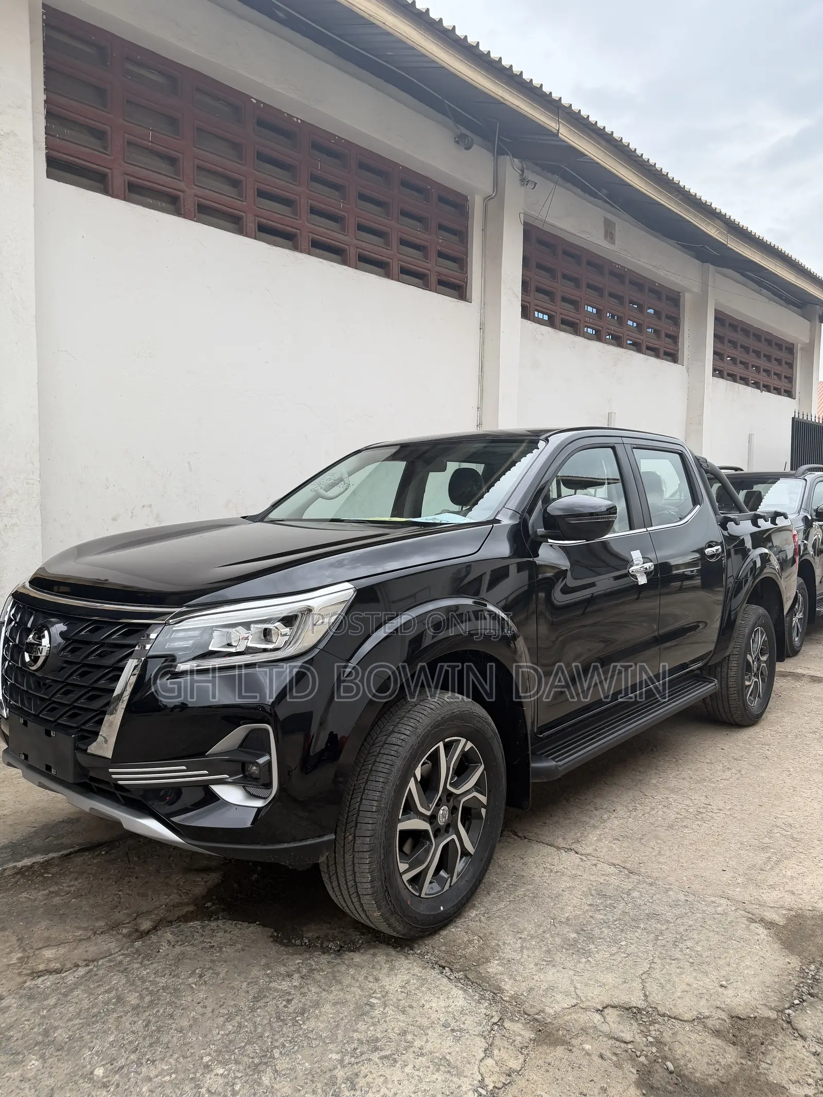 New Nissan Pick-Up 2025 Gray