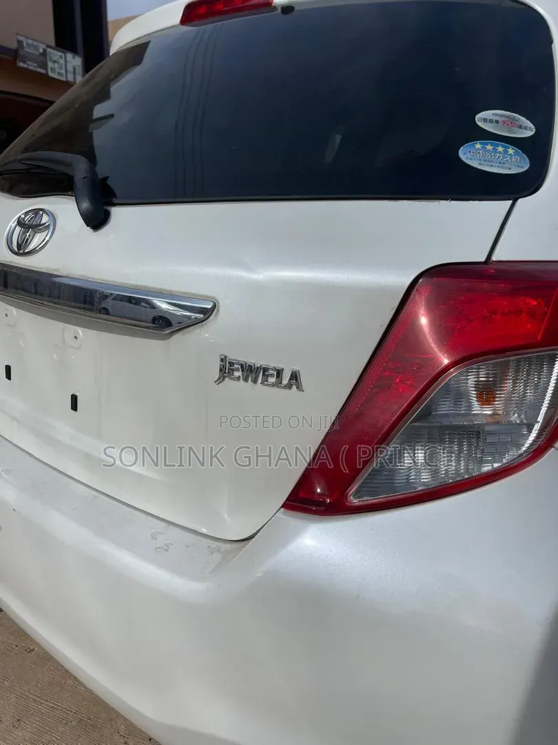 Toyota Vitz 1.0 FWD 3dr 2011 White