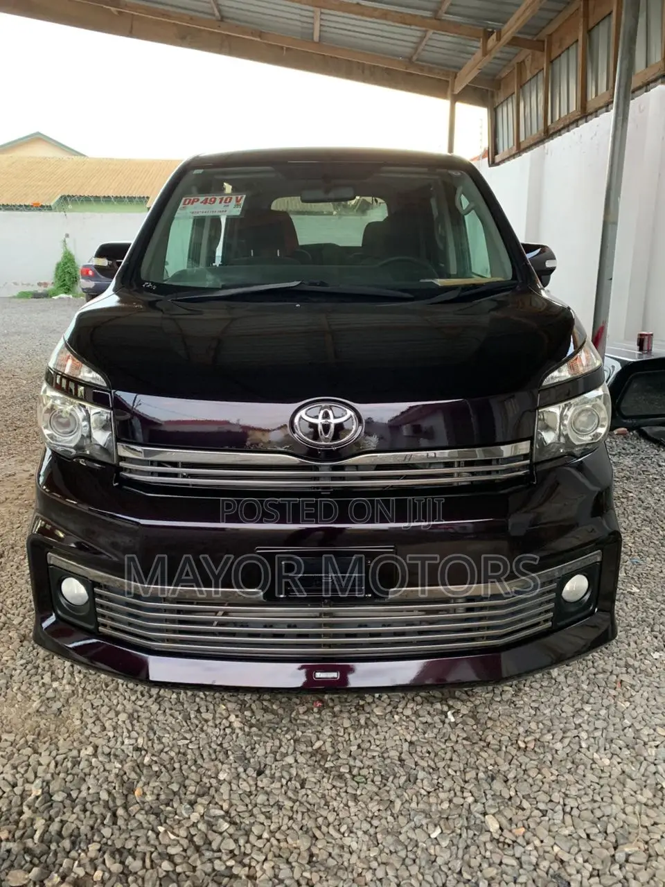 Toyota Voxy 2013
