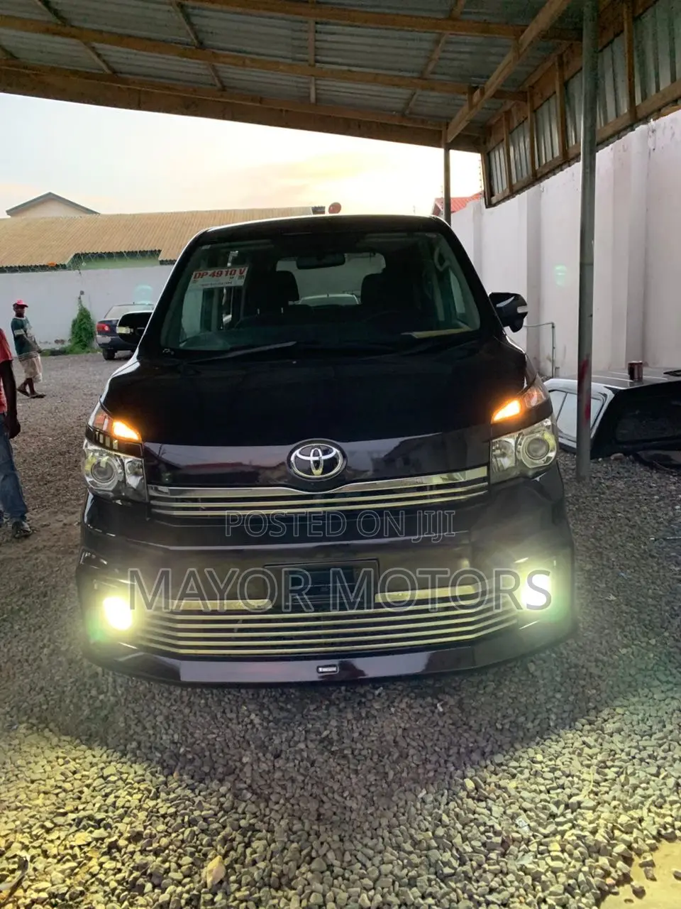 Toyota Voxy 2013