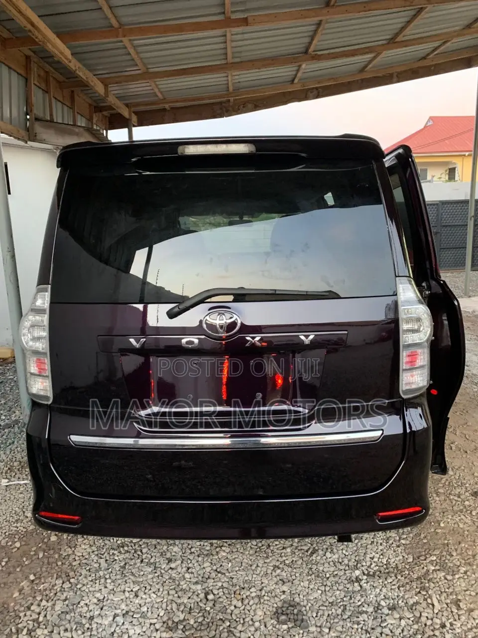Toyota Voxy 2013