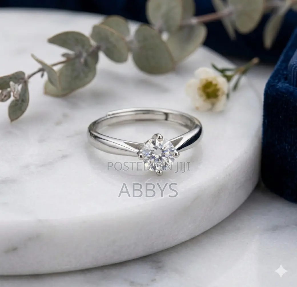 Stunning Moissanite Diamond Engagement/Promise Ring