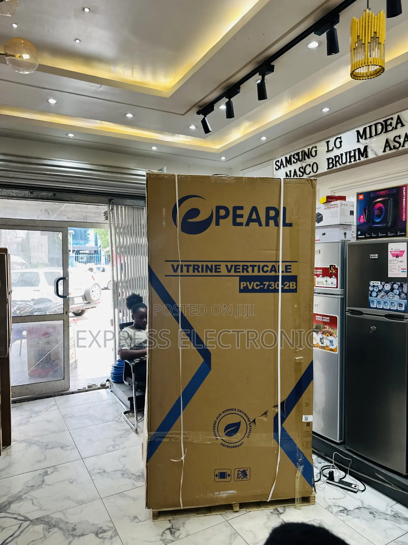 Call for the Display Fridge Pearl 610l