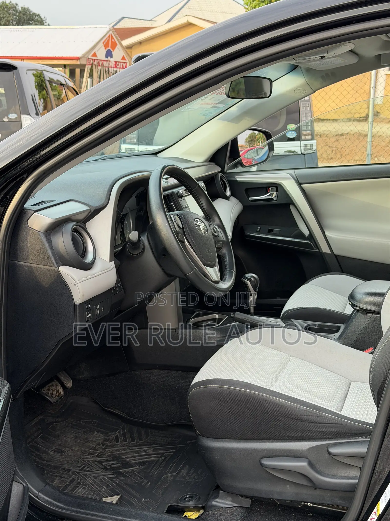 Toyota RAV4 XLE 4dr SUV AWD (2.5L 4cyl 6A) 2018 Black
