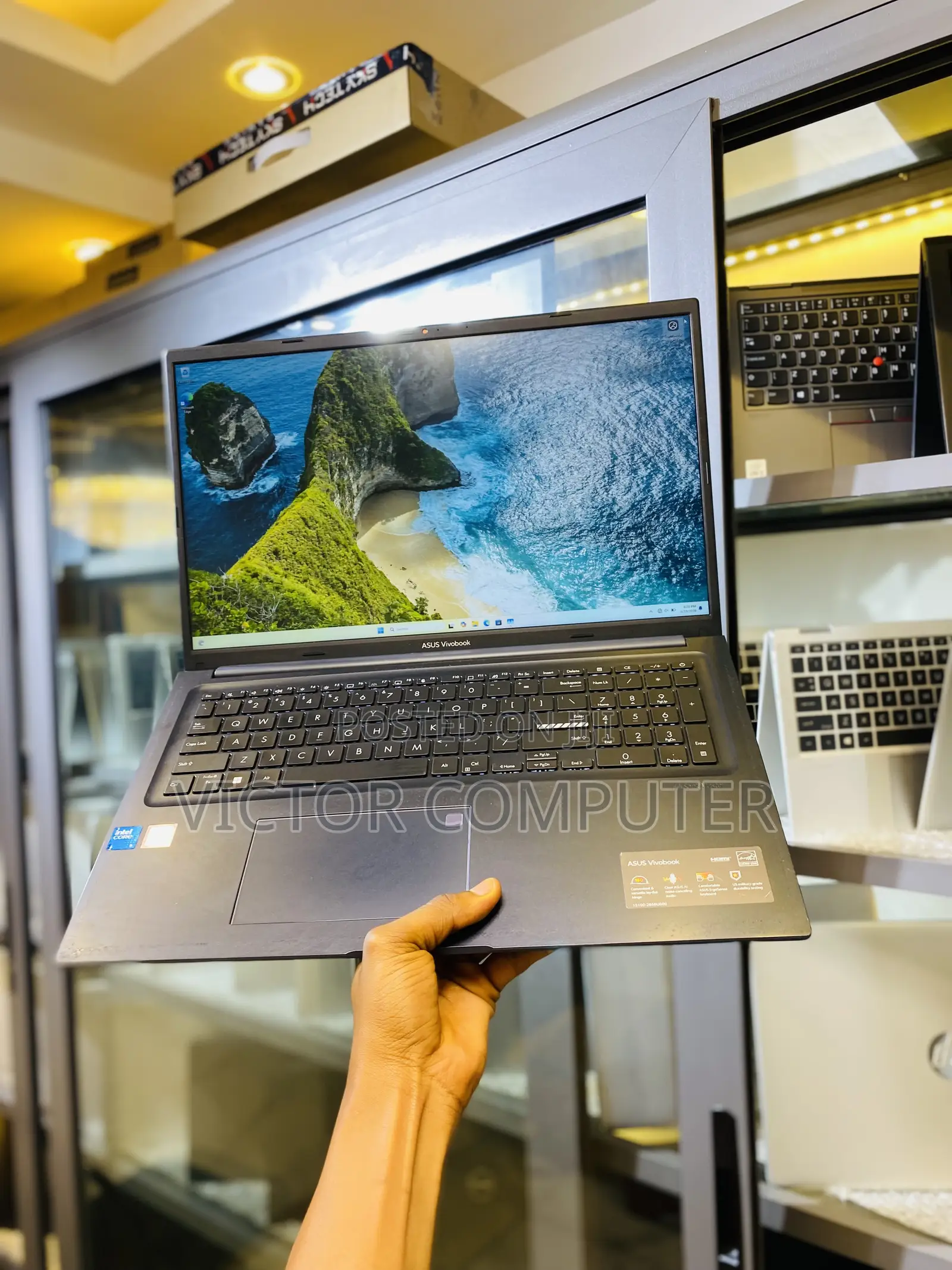 Laptop Asus VivoBook Pro 17 N705UD 8GB Intel Core i5 SSD 256GB