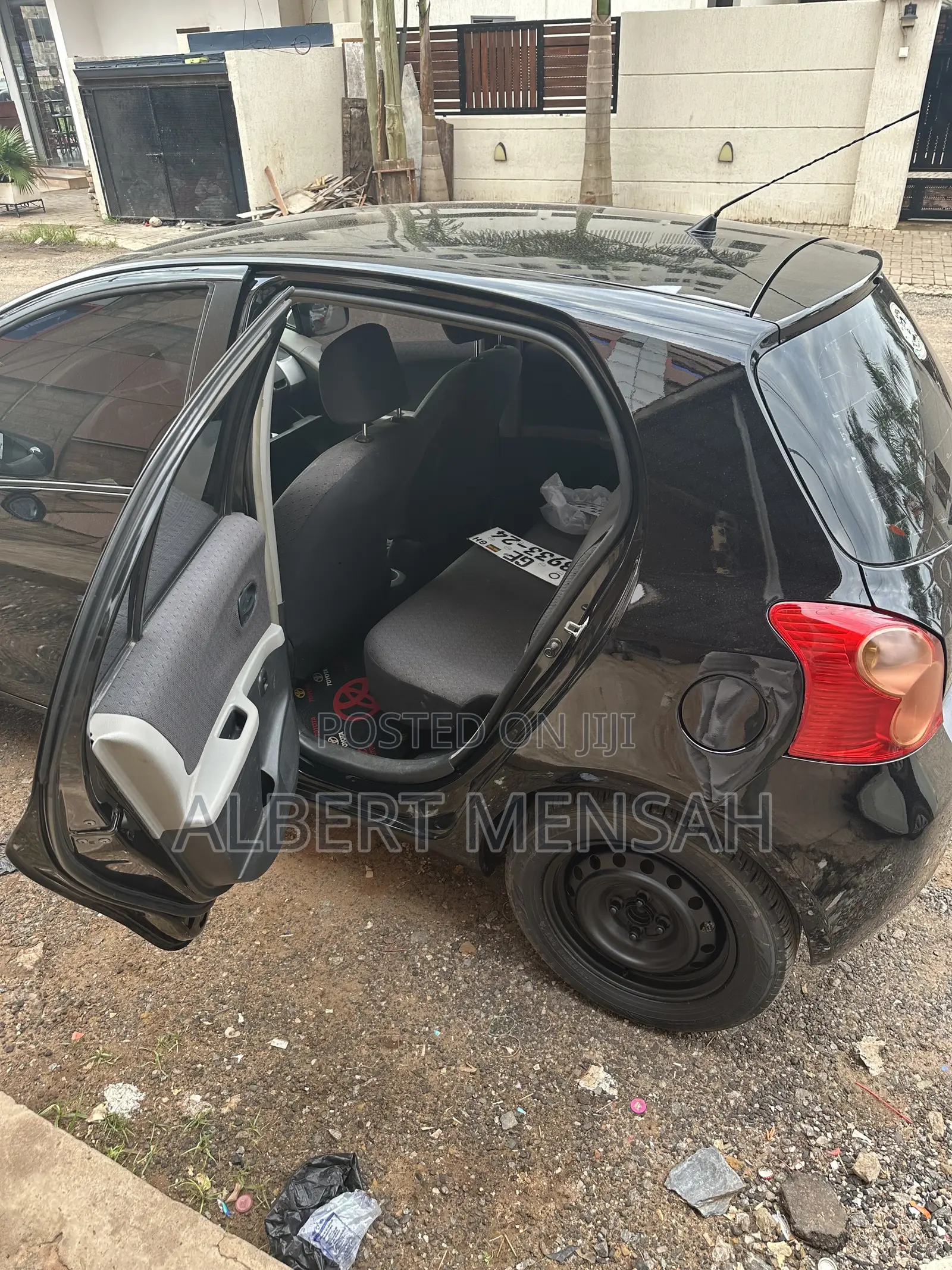 Toyota Yaris Base Hatchback 3dr 2010 Black