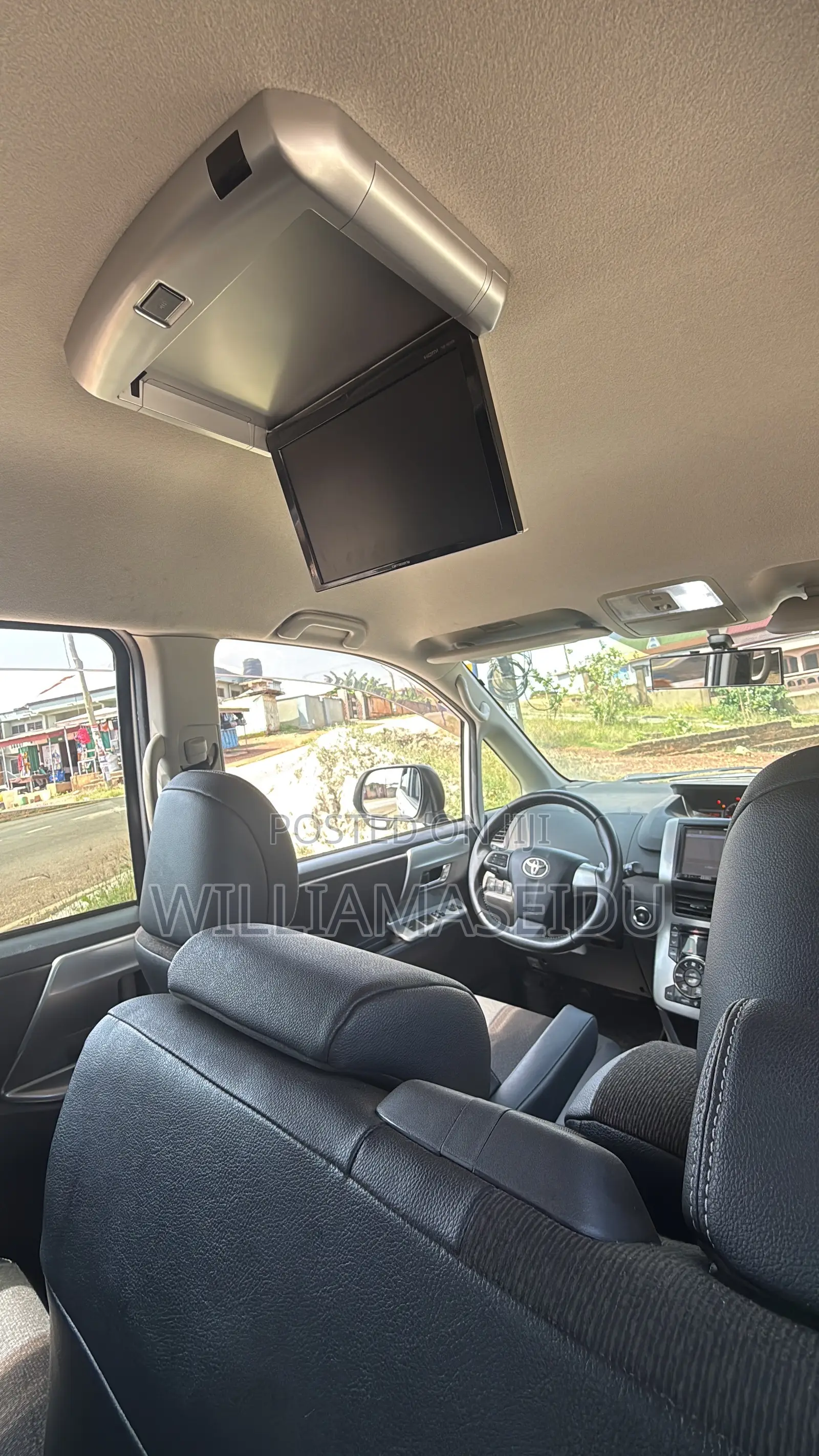 Toyota Voxy 2013 White