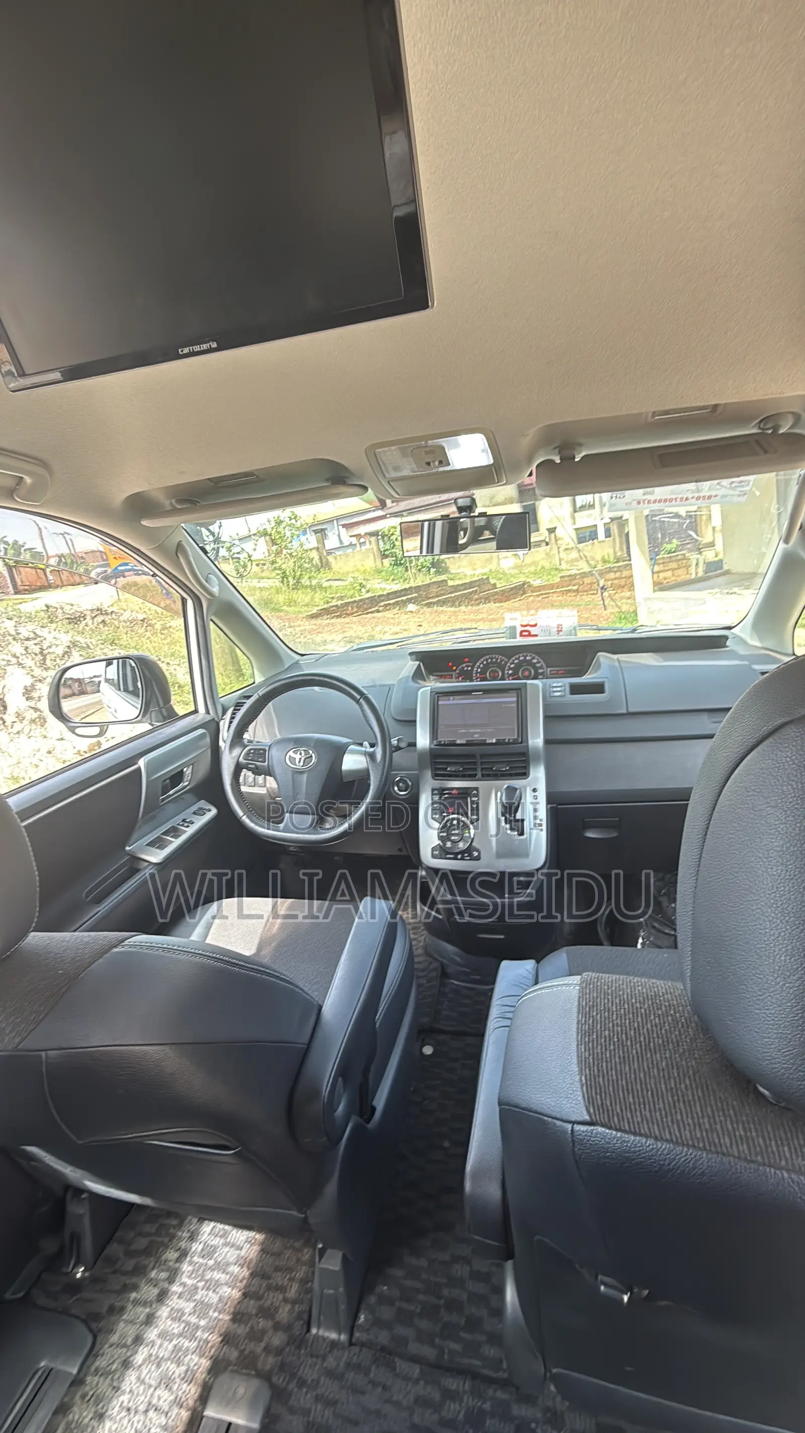 Toyota Voxy 2013 White