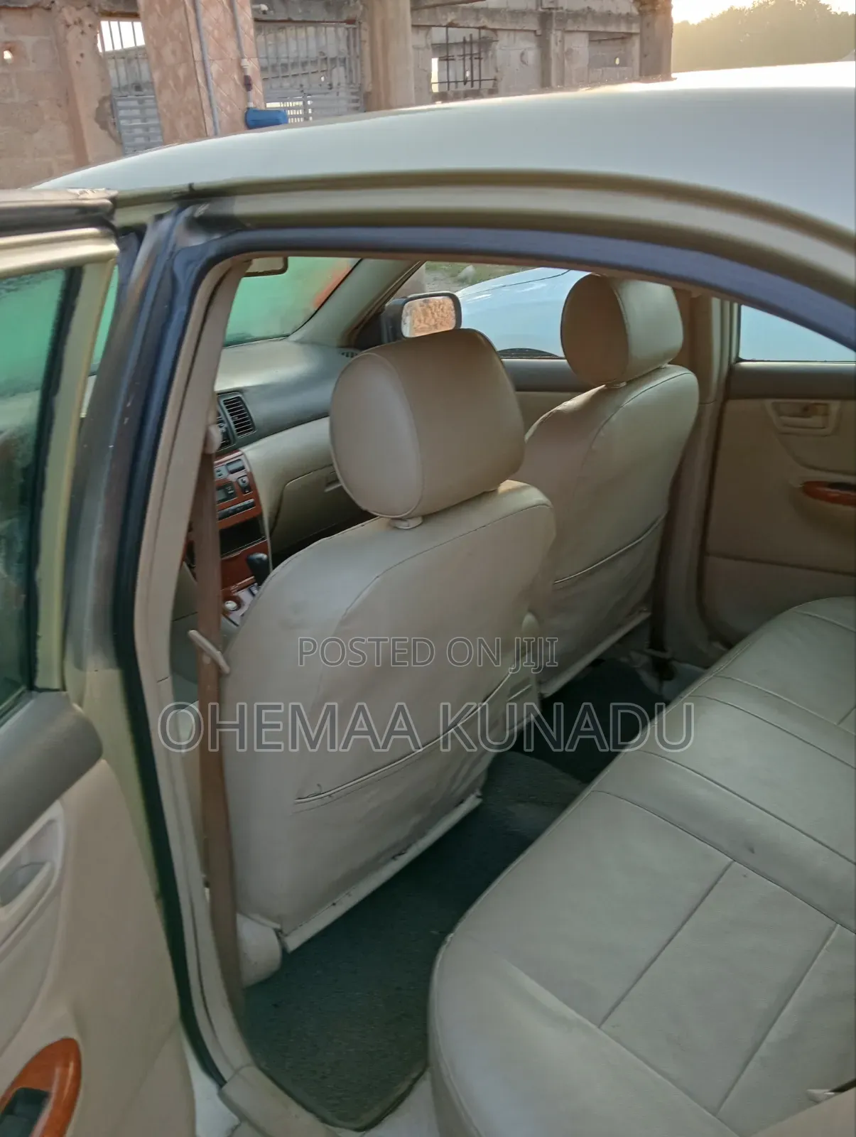 Toyota Corolla LE 4dr Sedan (1.8L 4cyl 4A) 2010