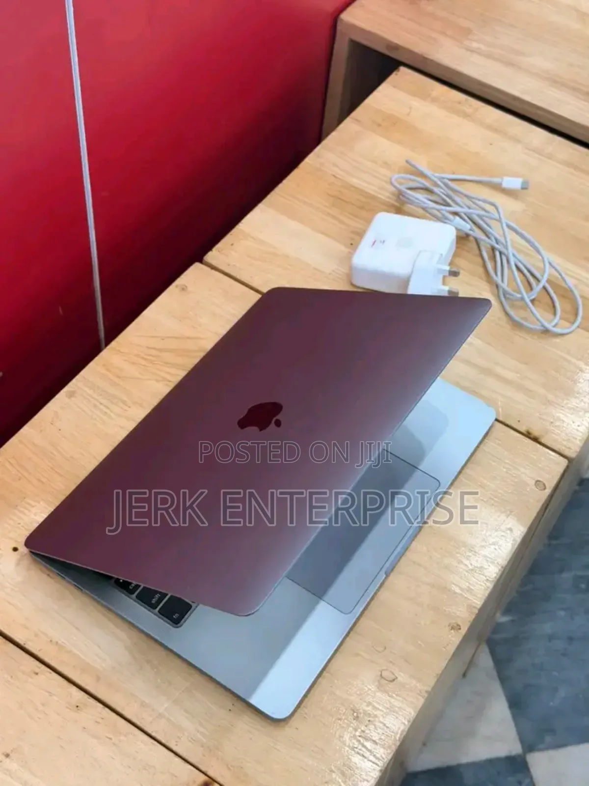 New Laptop Apple MacBook Pro 16GB Apple M1 SSD 512GB