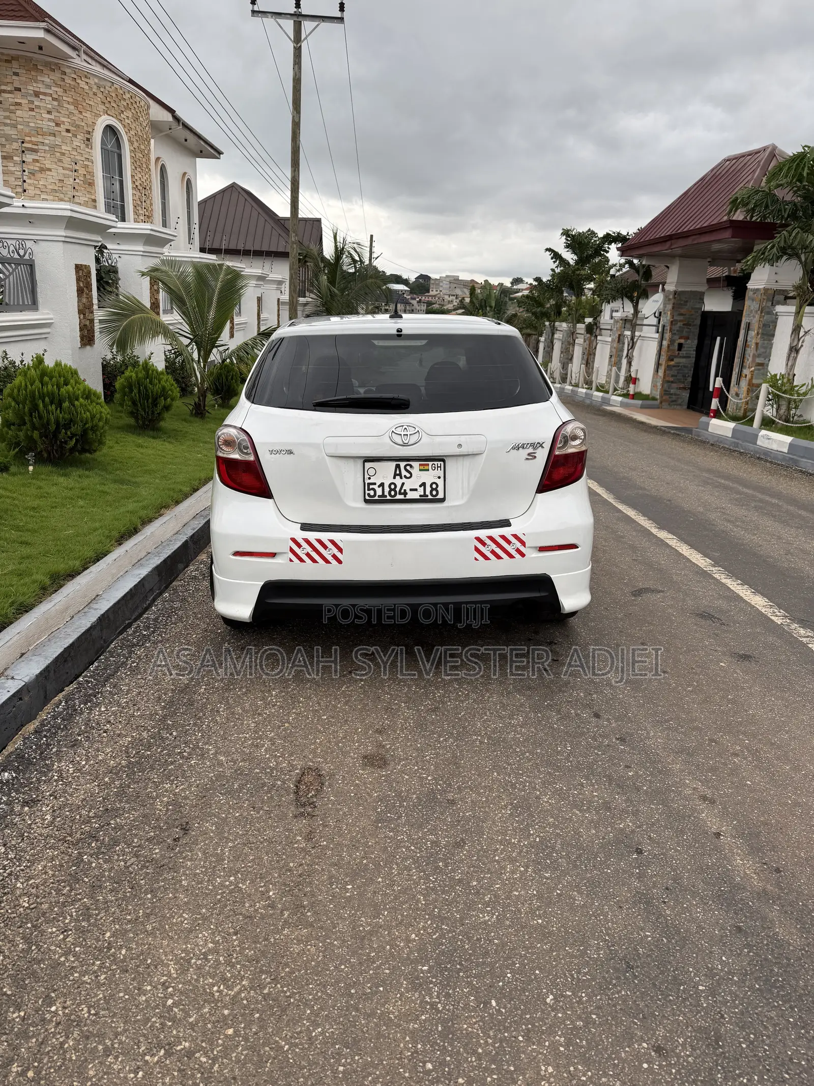 Toyota Matrix S Hatchback AWD (2.4L 4cyl 4A) 2010 White