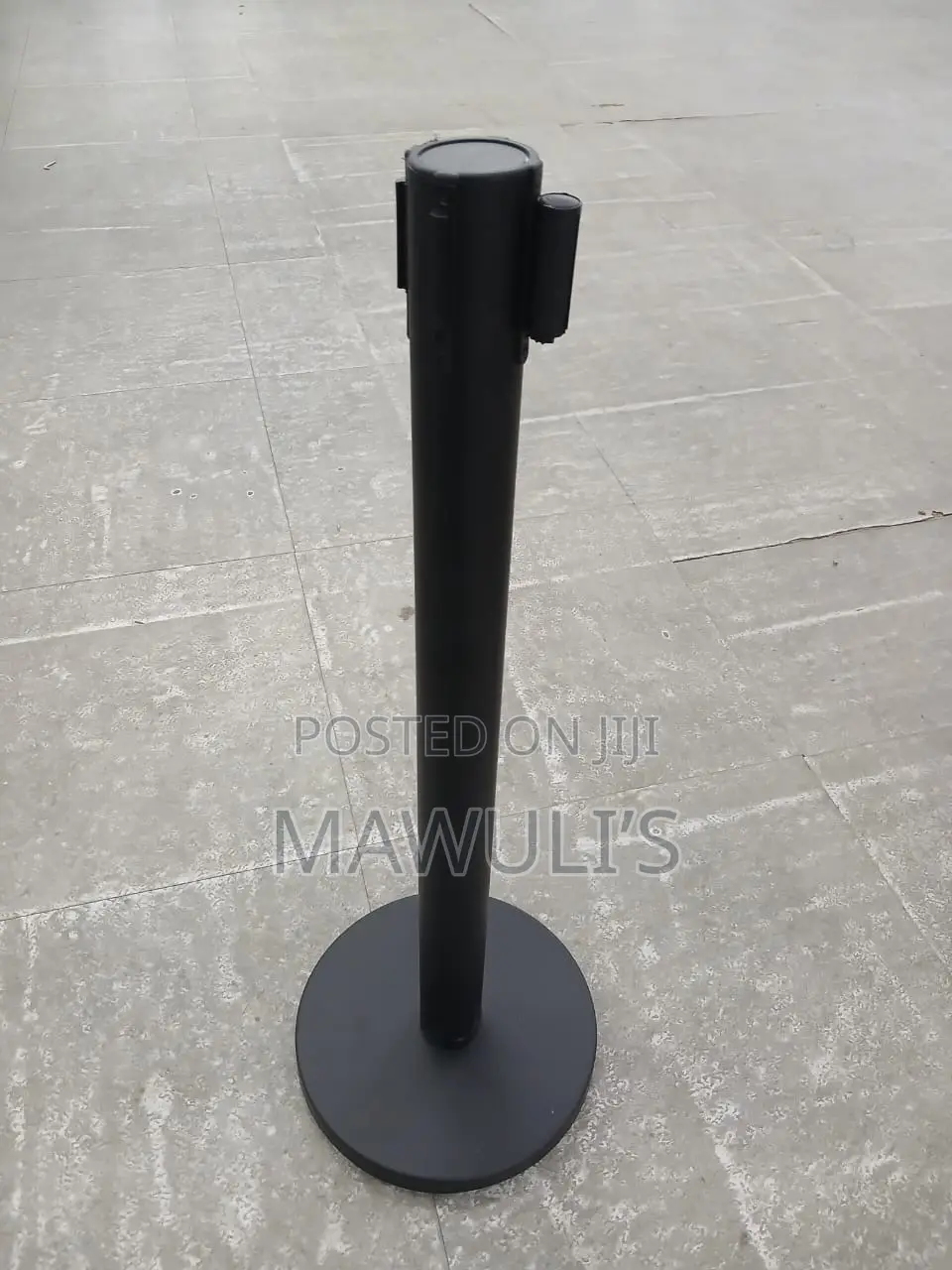 Retractable Bet Stanchion
