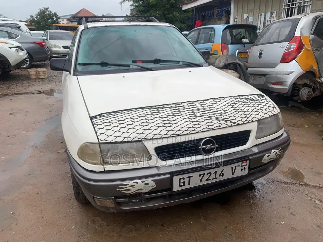 Opel Astra 2002 White