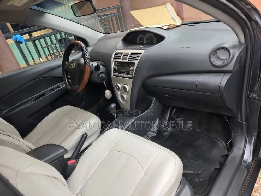 Toyota Yaris 2008 Gray