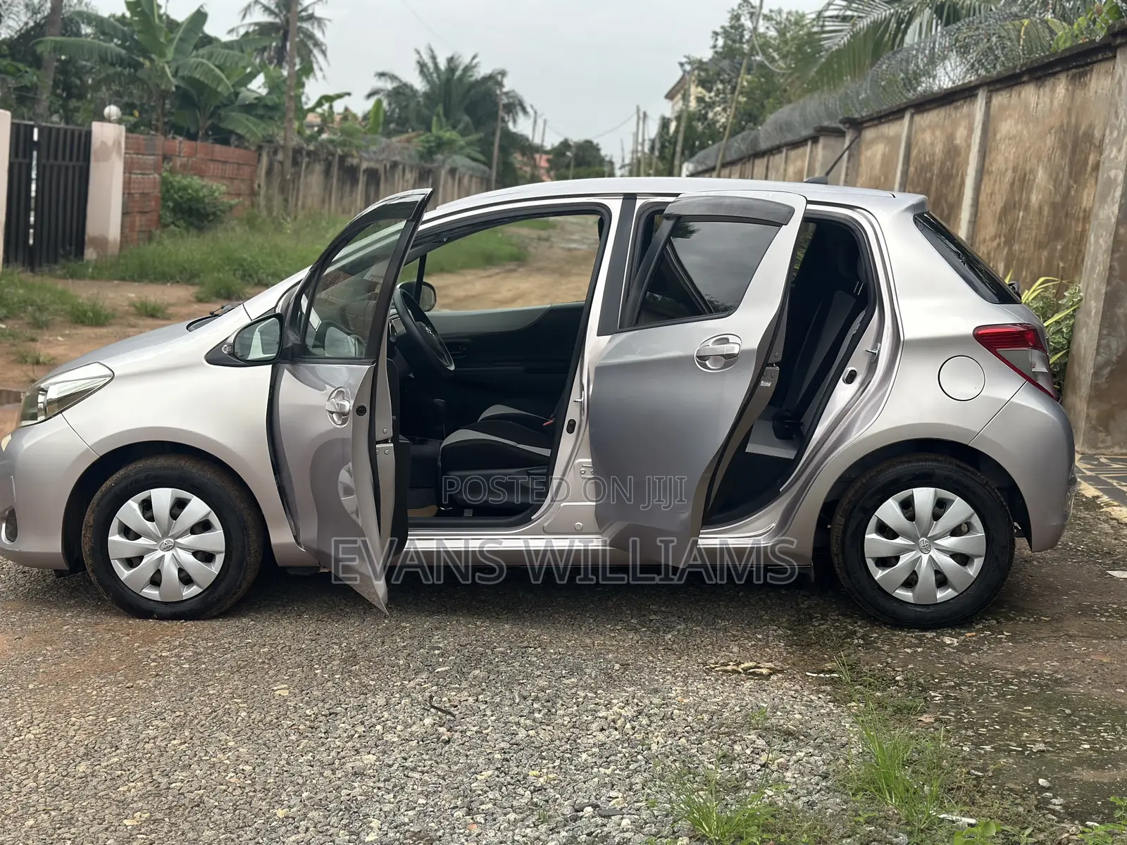Toyota Vitz 1.3 FWD 3dr 2012